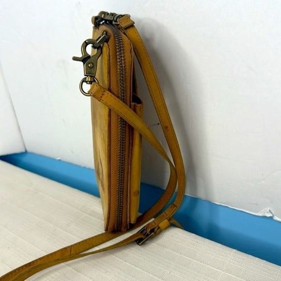 Timberland womens Wallet RFID Leather Crossbody Phone Bag Wheat Nubuck - Picture 4 of 8